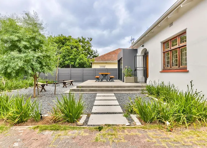 Spacious 6 Bedroom House In Charming Mowbray