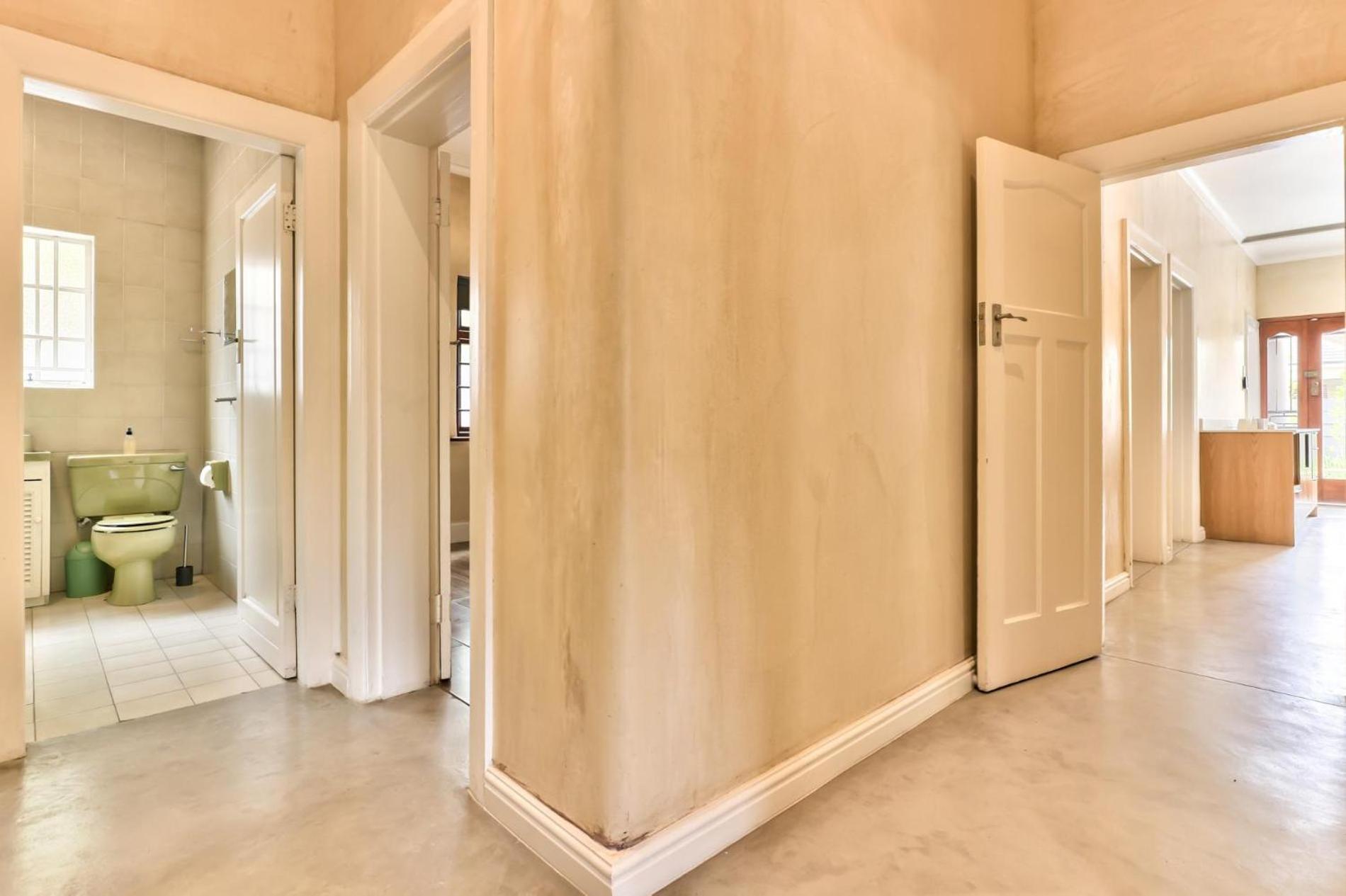 Spacious 6 Bedroom House In Charming Mowbray Villa *