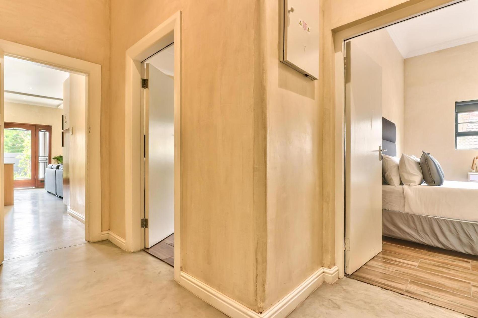 Spacious 6 Bedroom House In Charming Mowbray Cape Town