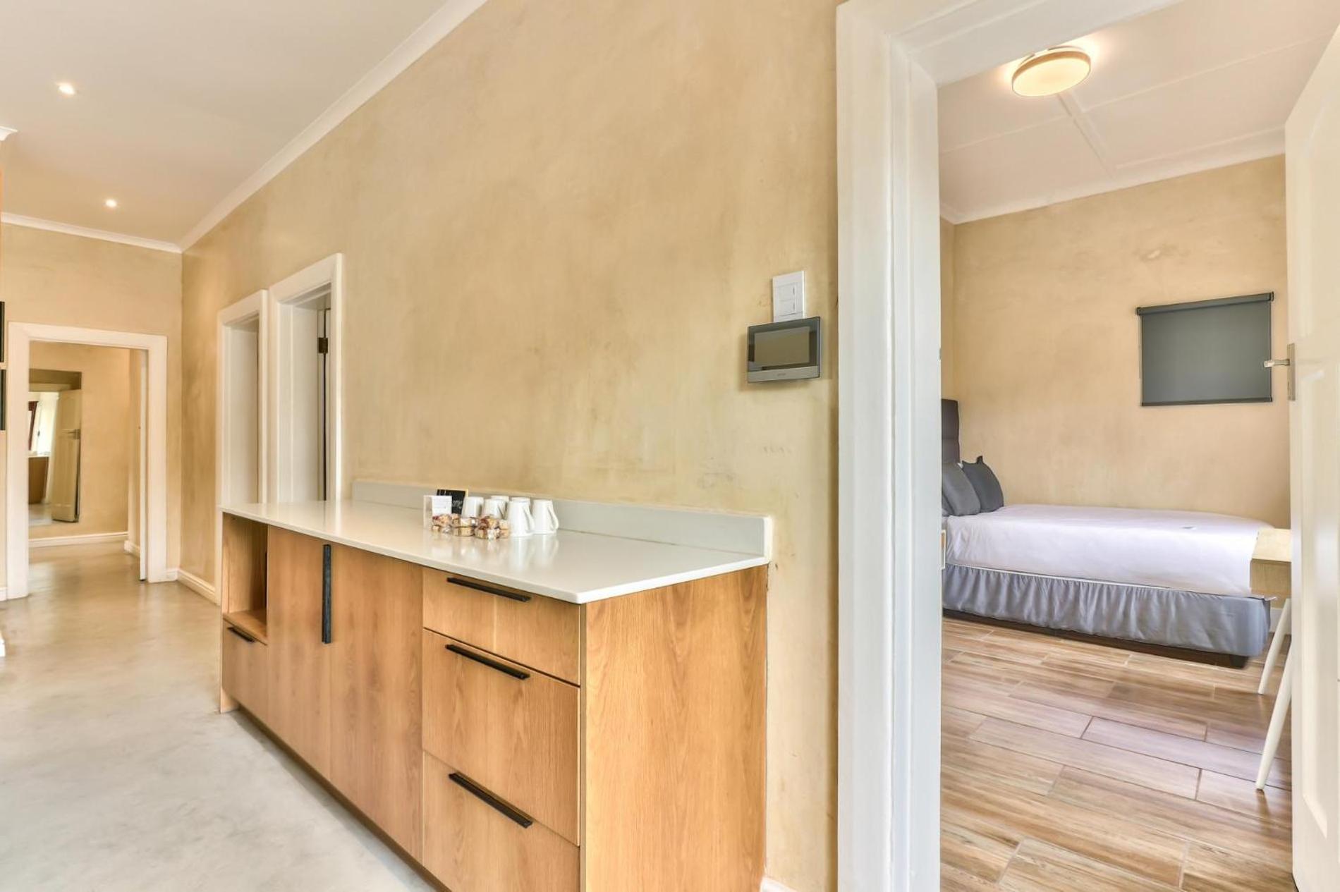 Spacious 6 Bedroom House In Charming Mowbray Cape Town