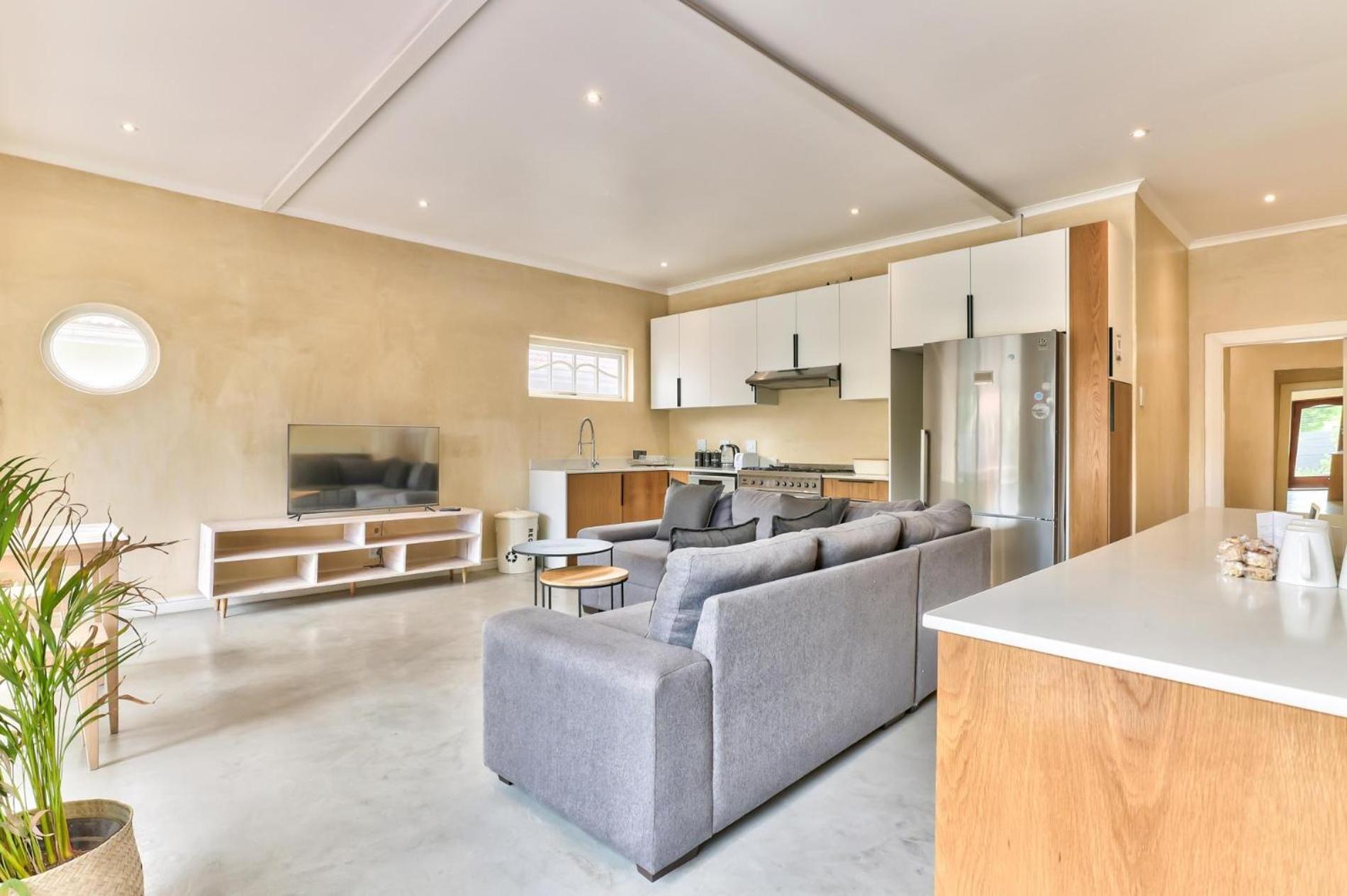 Villa Spacious 6 Bedroom House In Charming Mowbray