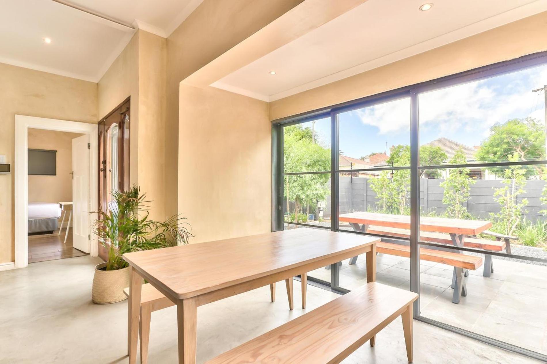 Villa Spacious 6 Bedroom House In Charming Mowbray *